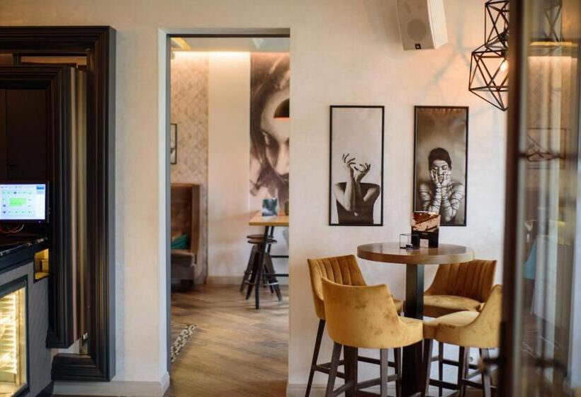 L`art Hotel Carei