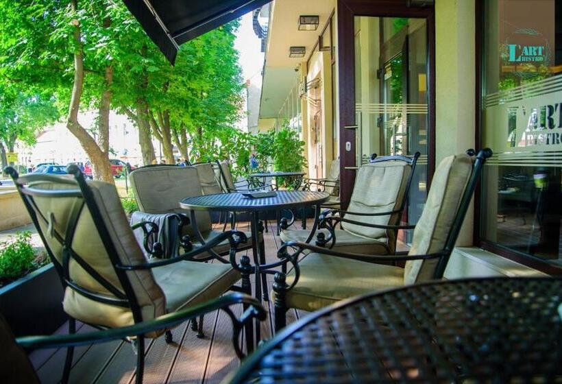 L`art Hotel Carei