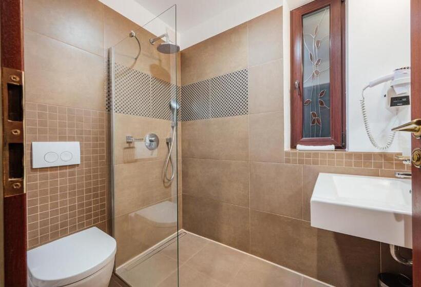 L`art Hotel Carei