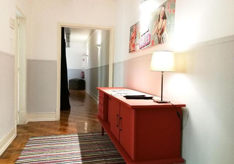 بنسيون Castilho 63 Hostel & Suites