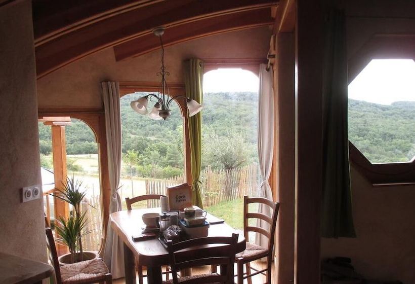 بنسيون Fount De Cousteno