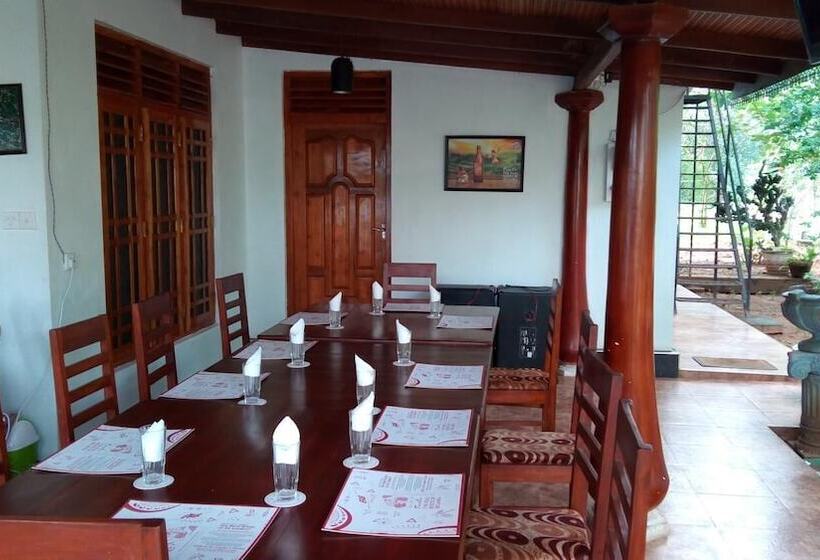 ベッドアンドブレックファースト L.l.tourist Inn & Safari Jeeps