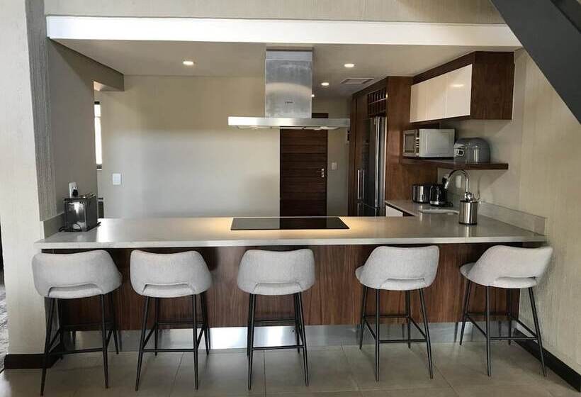 ホテル Bakubung Self Catering Chalets