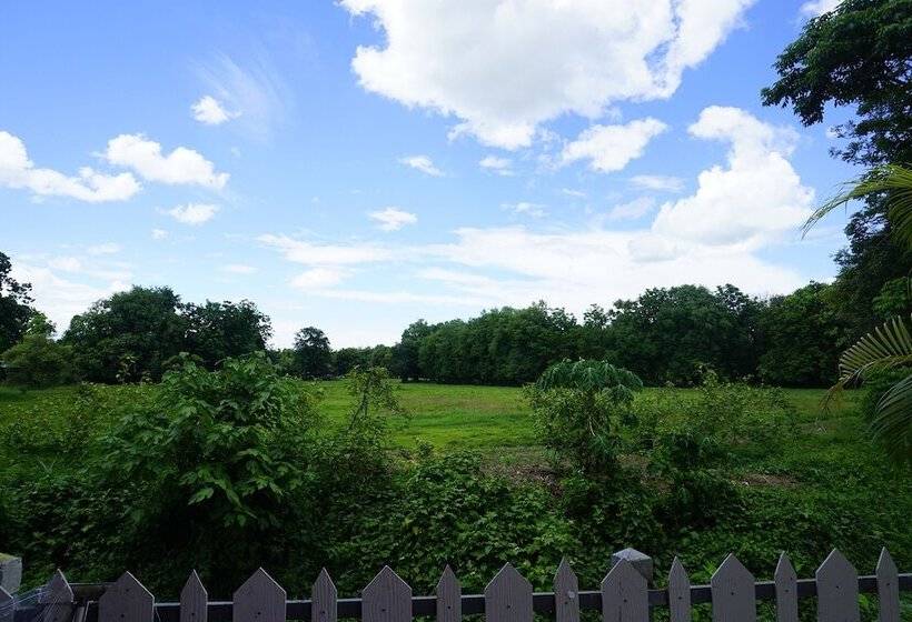 בית מלון כפרי Bandan Resort