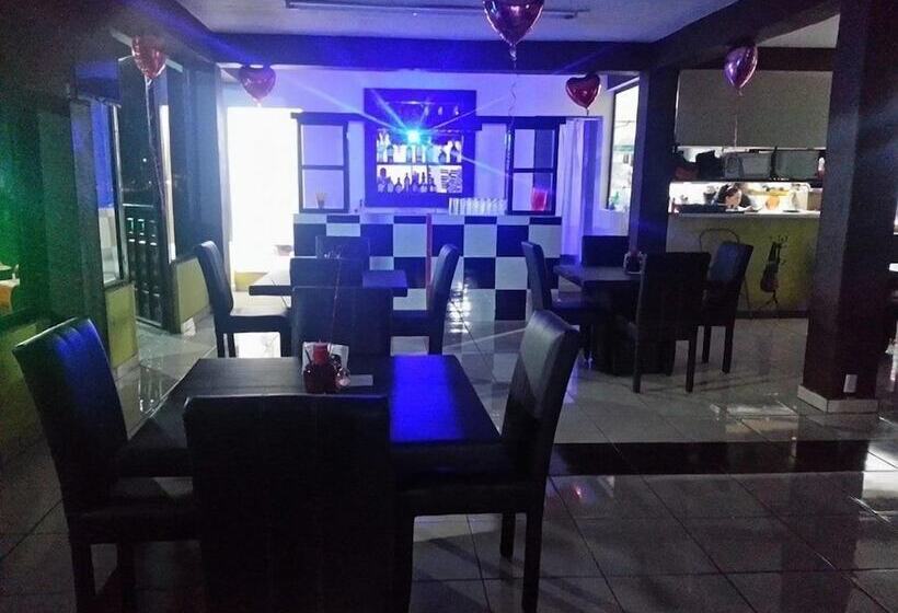 בית מלון כפרי Fiesta Nueva Italia Inn