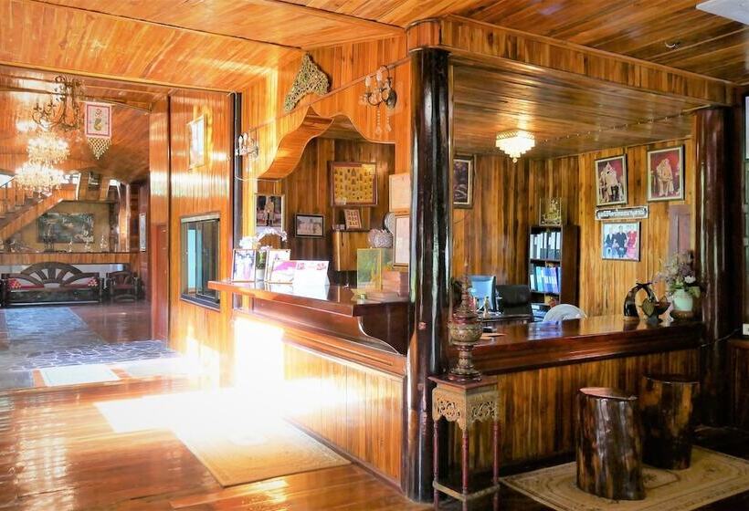 فندق Jittrasrom Resort