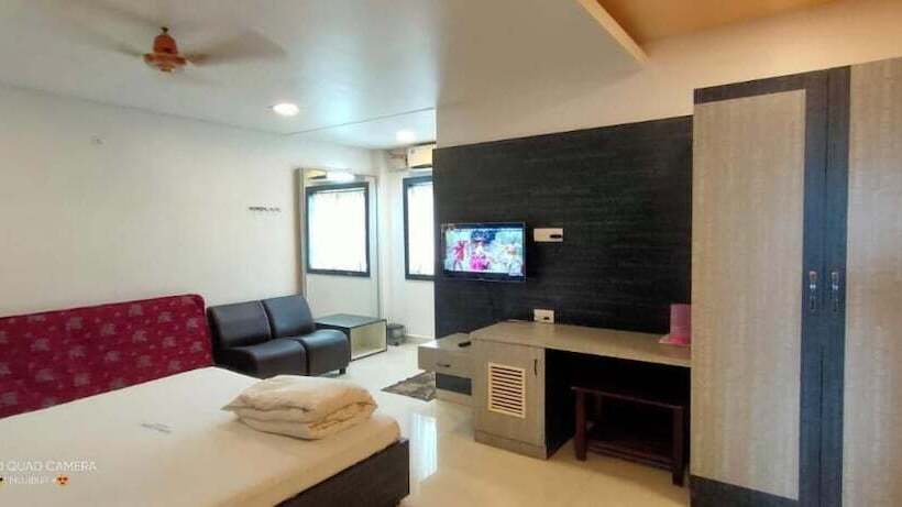 酒店 Kalaimagal Residency