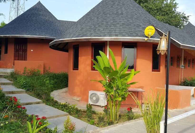 Отель Khemmarat Baandin Resort