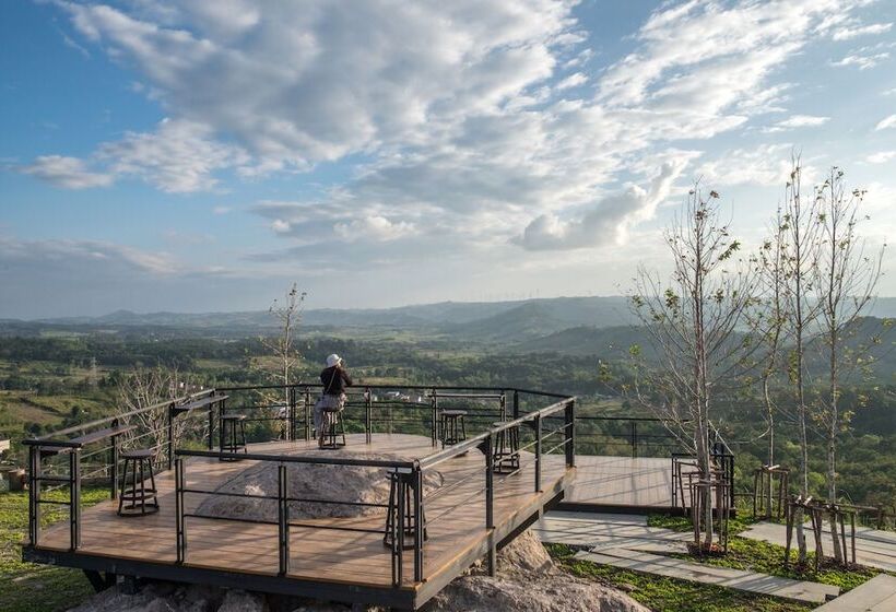 هتل Phukaew Resort & Adventure Park