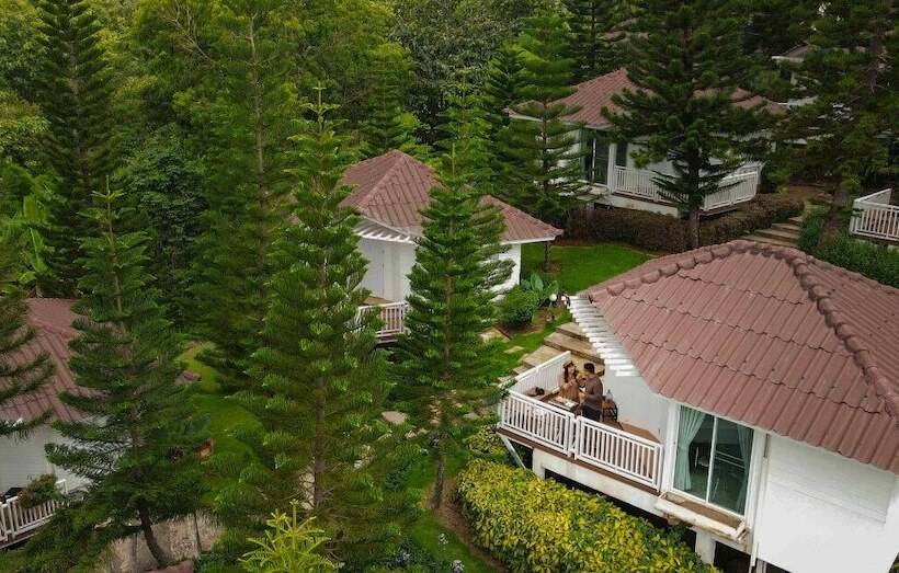 هتل Phukaew Resort & Adventure Park