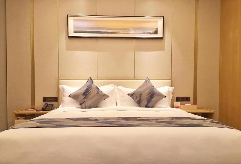 Отель Ramada Plaza By Wyndham Dongxing City Center