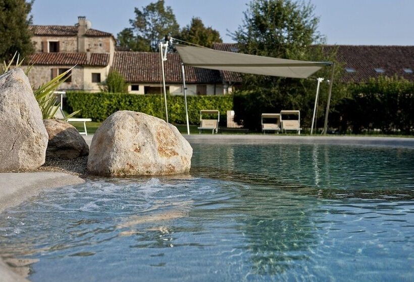 فندق ريفى Agriturismo La Montecchia