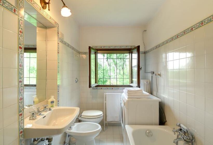 فندق ريفى Agriturismo La Montecchia