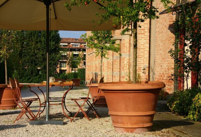 فندق ريفى Agriturismo La Montecchia
