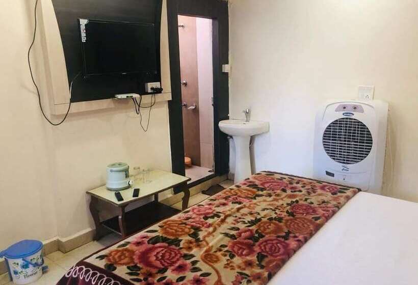 Отель Satpura Safari