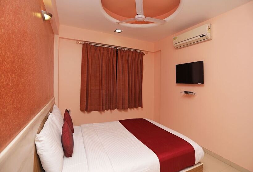 فندق The Neelam Executive By Oyo Rooms