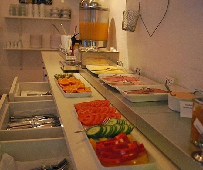 هاستل Adelsgatan Bed & Breakfast
