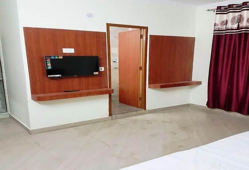 فندق Corbett Mist Resort