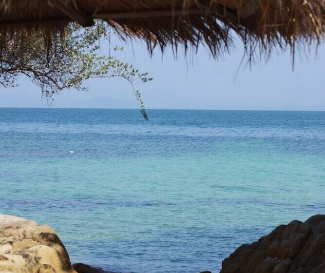 فندق Mantakiri Island Resort Private Island