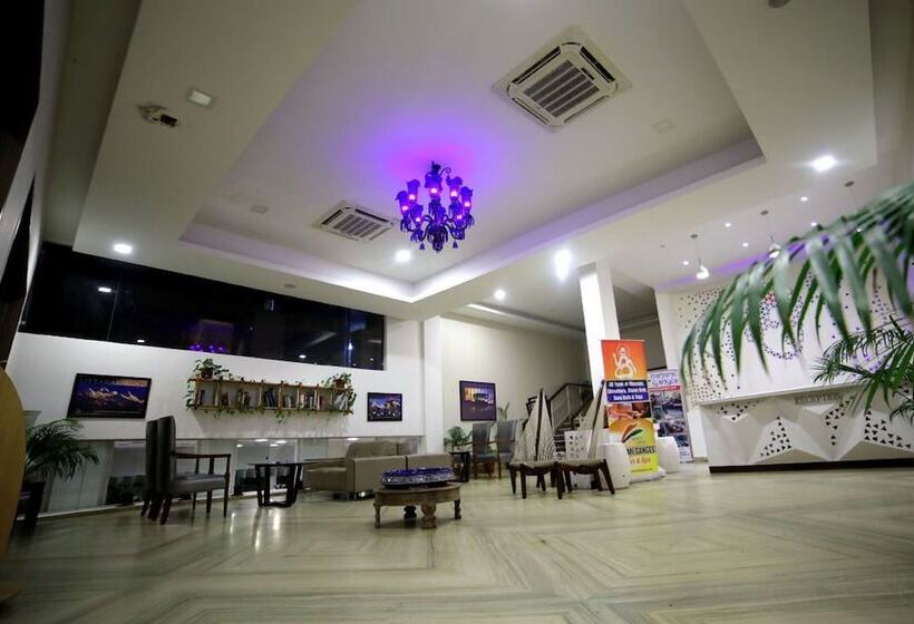 בית מלון כפרי Namami Ganges Resort