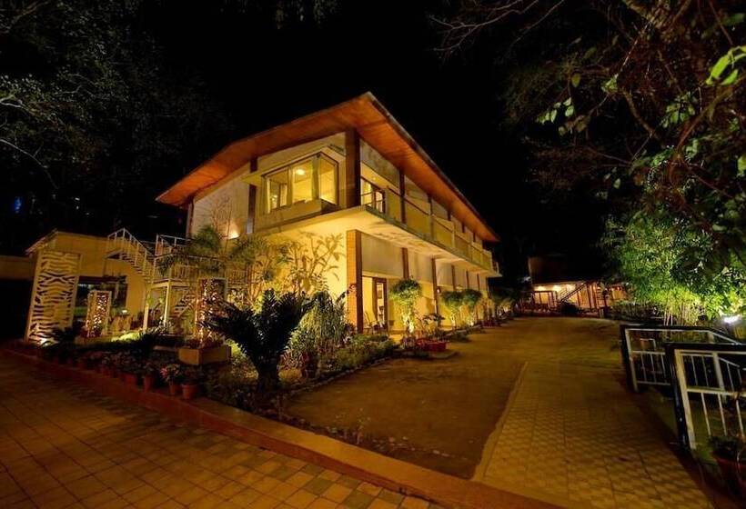 בית מלון כפרי Namami Ganges Resort
