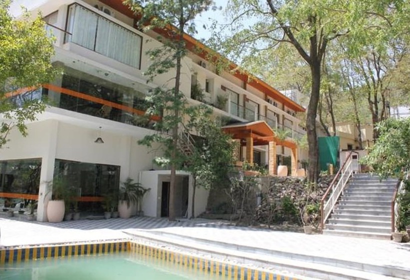בית מלון כפרי Namami Ganges Resort