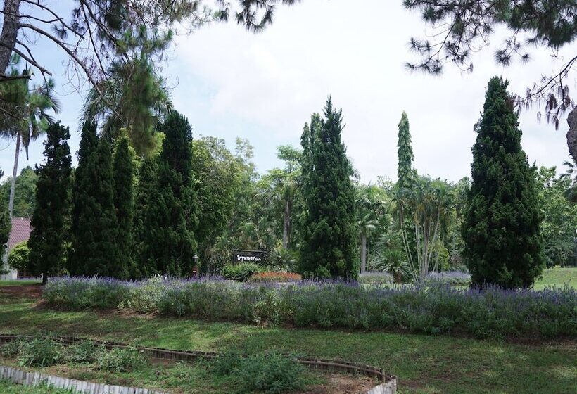 בית מלון כפרי Rai Juthamas Resort