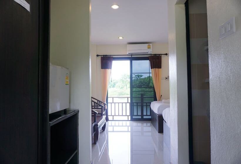 בית מלון כפרי Rai Juthamas Resort