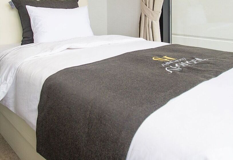 Hotel Shine