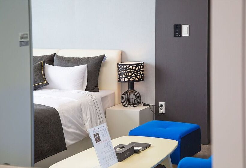 Hotel Shine