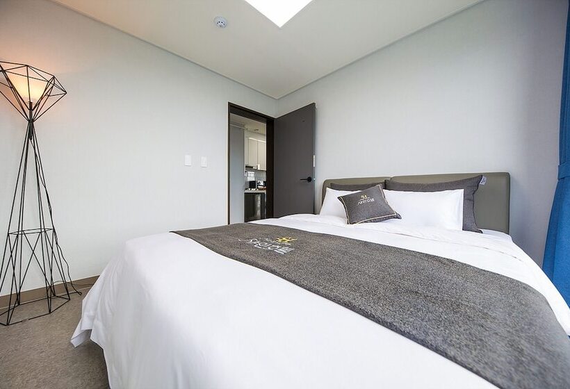 Hotel Shine