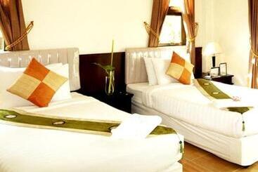 هتل The Forest Home Resort