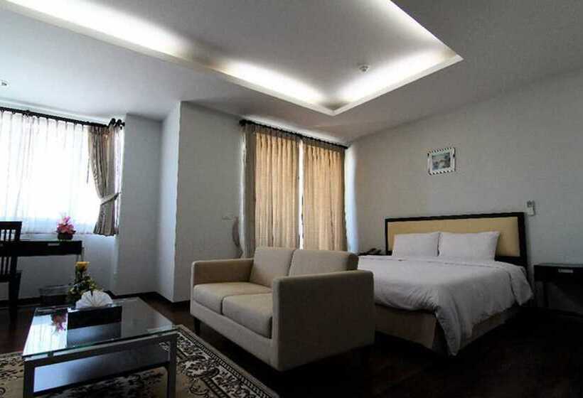 هتل The Park 304