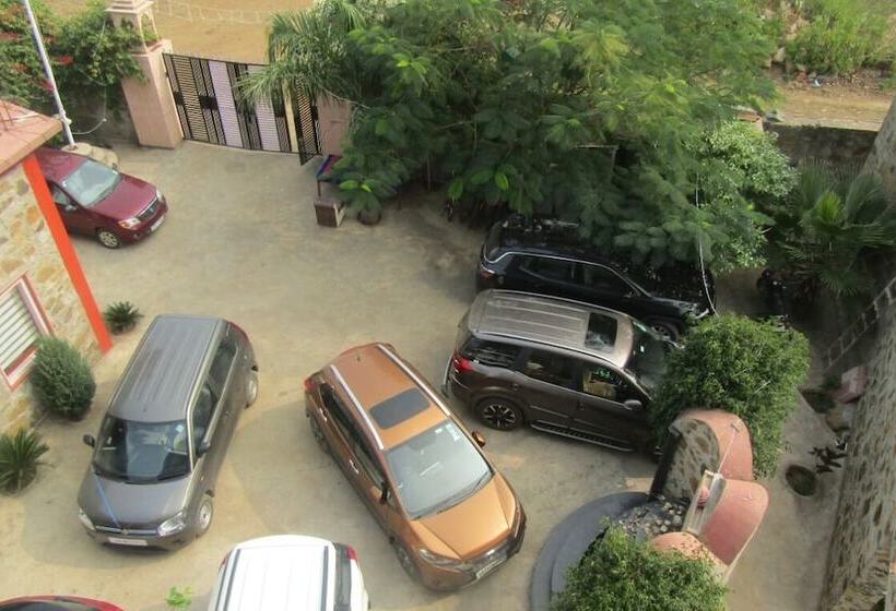 فندق Van Chhavi Resort