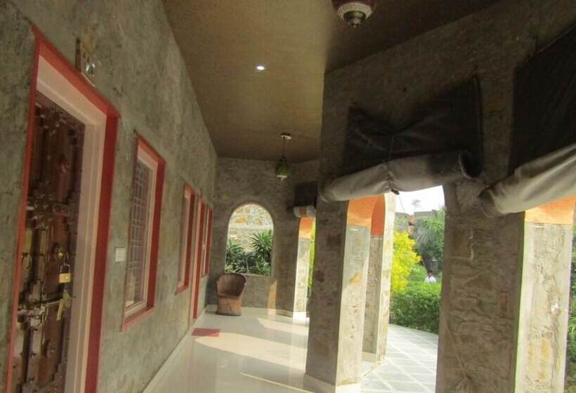 فندق Van Chhavi Resort