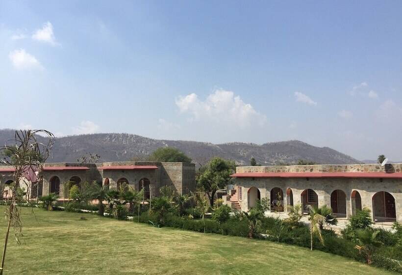 فندق Van Chhavi Resort