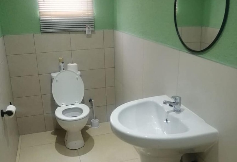 بنسيون Guduza Guest House
