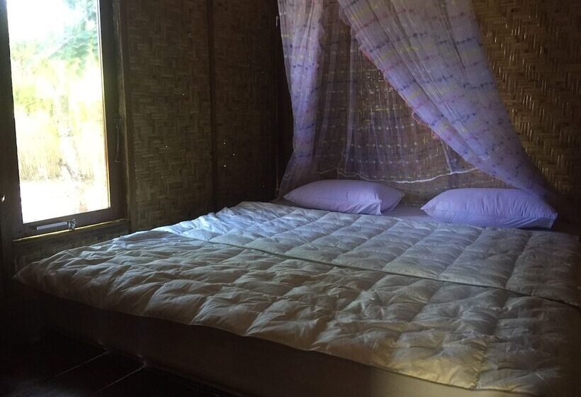 بنسيون Maleo Moyo Seaside Resort
