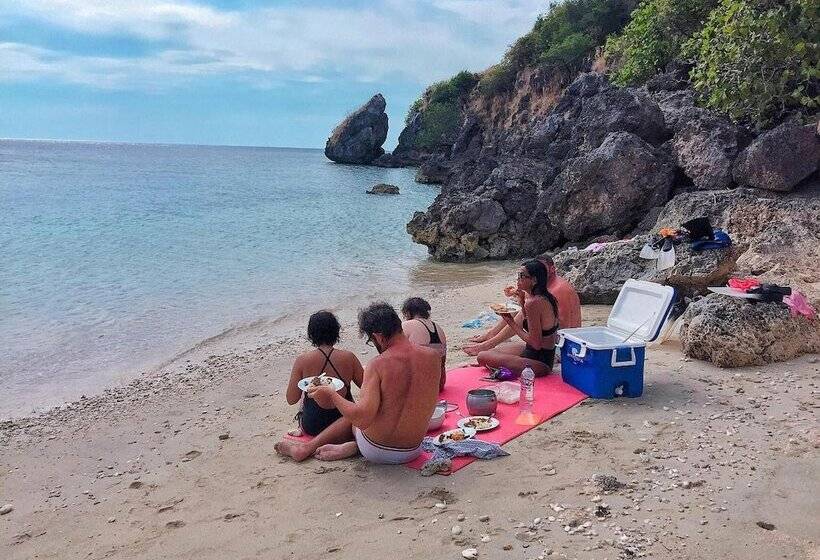 بنسيون Maleo Moyo Seaside Resort