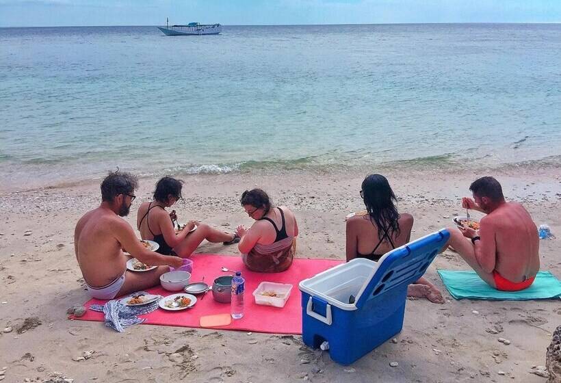 بنسيون Maleo Moyo Seaside Resort