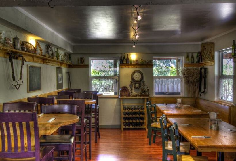تختخواب و صبحانه Crowsnest Vineyards Guesthouse