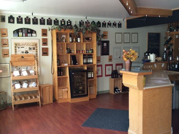 تختخواب و صبحانه Crowsnest Vineyards Guesthouse