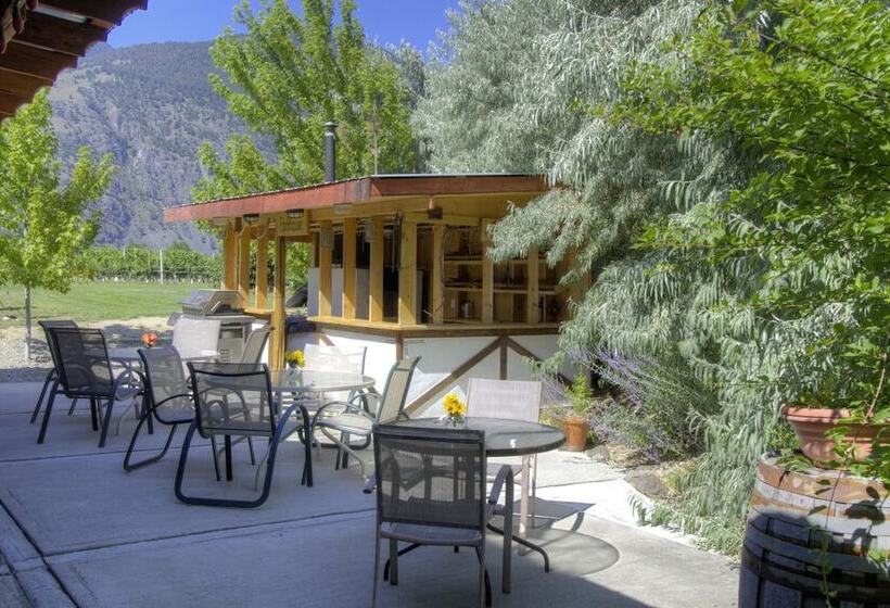 تختخواب و صبحانه Crowsnest Vineyards Guesthouse