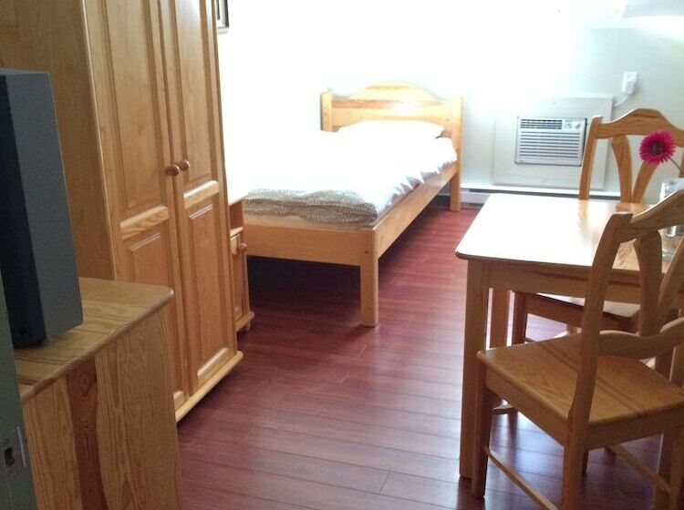 تختخواب و صبحانه Crowsnest Vineyards Guesthouse