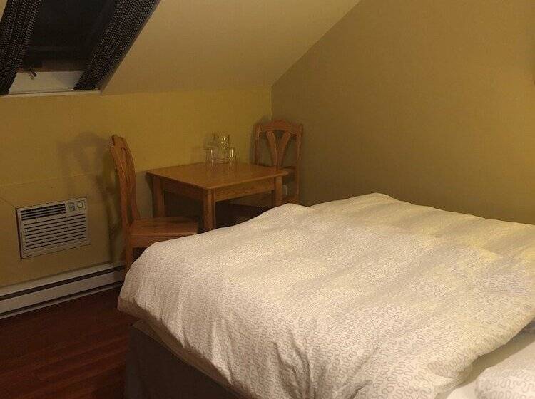 تختخواب و صبحانه Crowsnest Vineyards Guesthouse