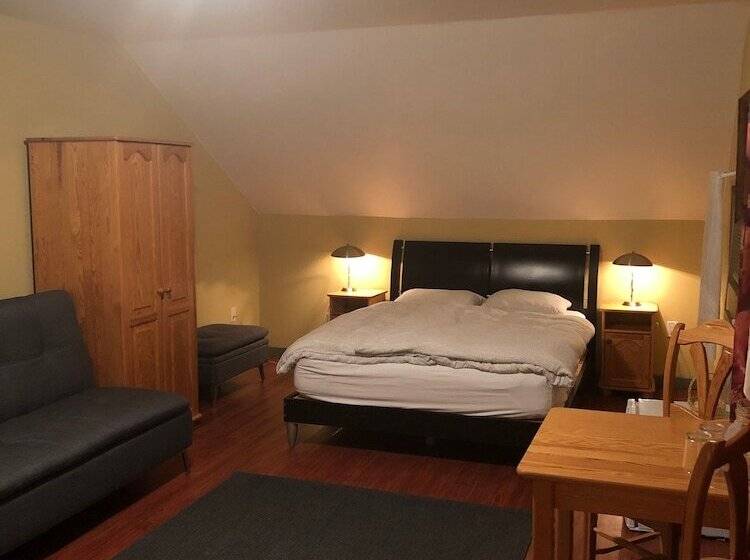 تختخواب و صبحانه Crowsnest Vineyards Guesthouse