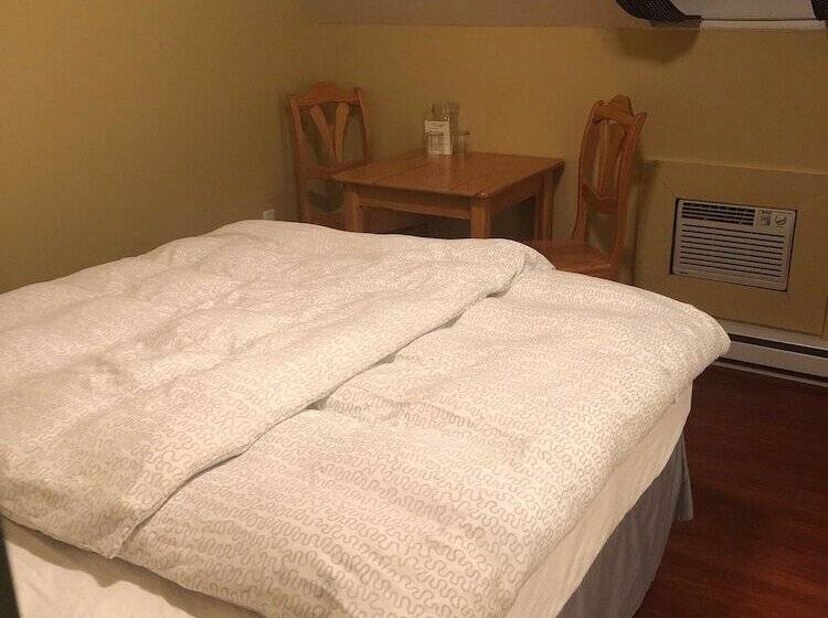 تختخواب و صبحانه Crowsnest Vineyards Guesthouse