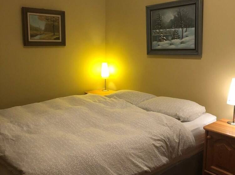 تختخواب و صبحانه Crowsnest Vineyards Guesthouse