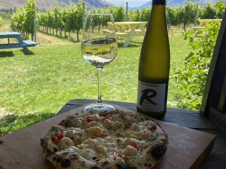 تختخواب و صبحانه Crowsnest Vineyards Guesthouse