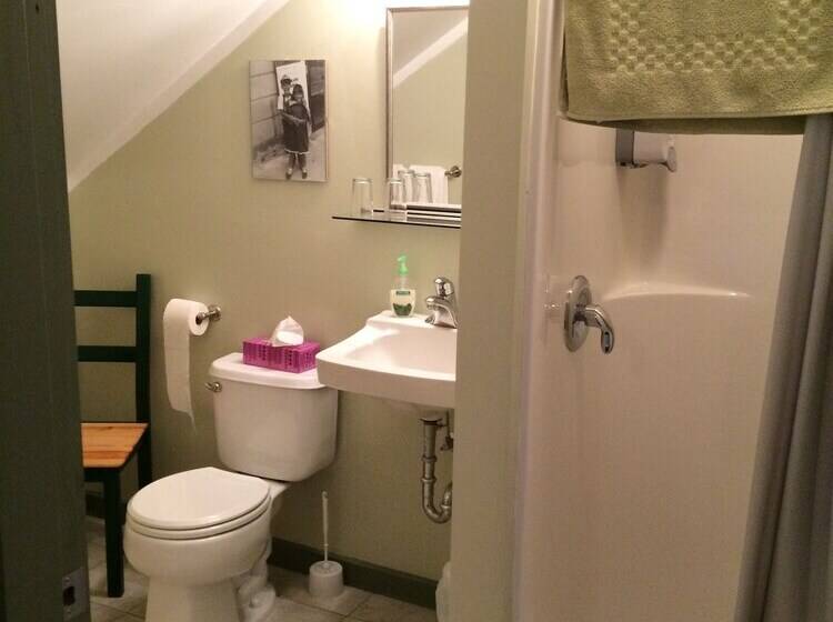 تختخواب و صبحانه Crowsnest Vineyards Guesthouse